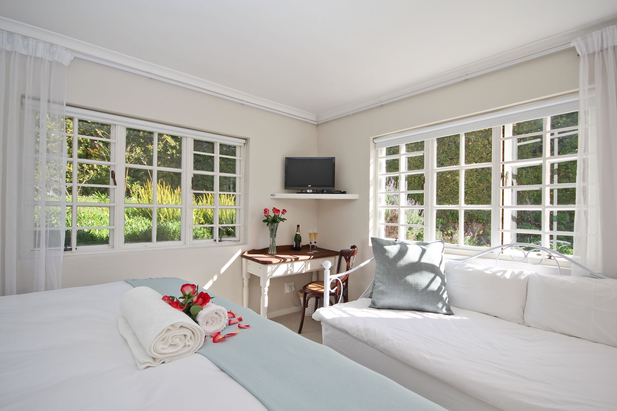 Beluga Of Constantia Guest House Cape Town Exterior photo
